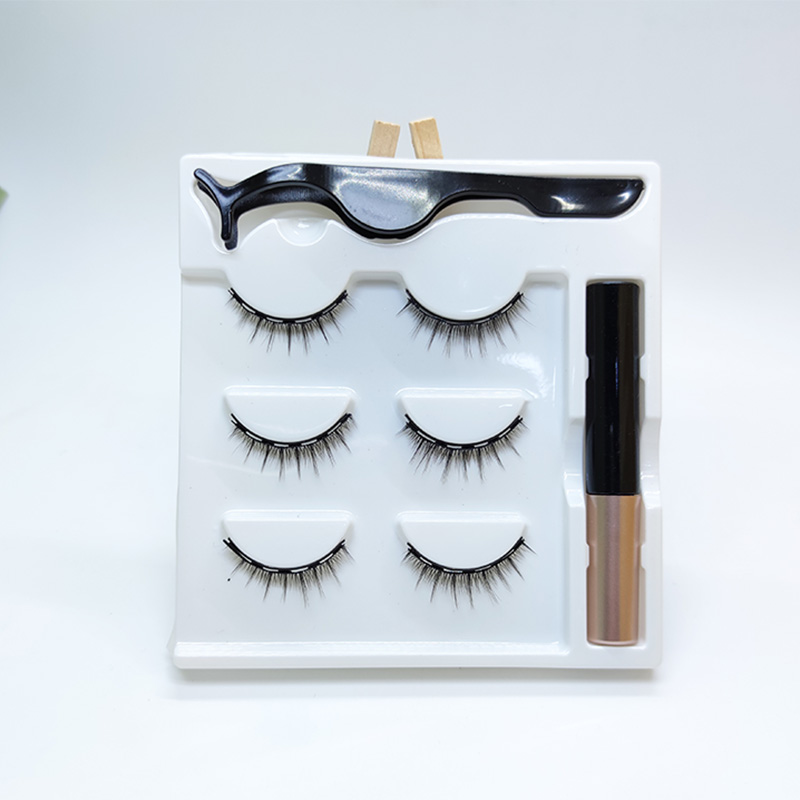 Eyeliner İle Doğal Manyetik Kirpikler